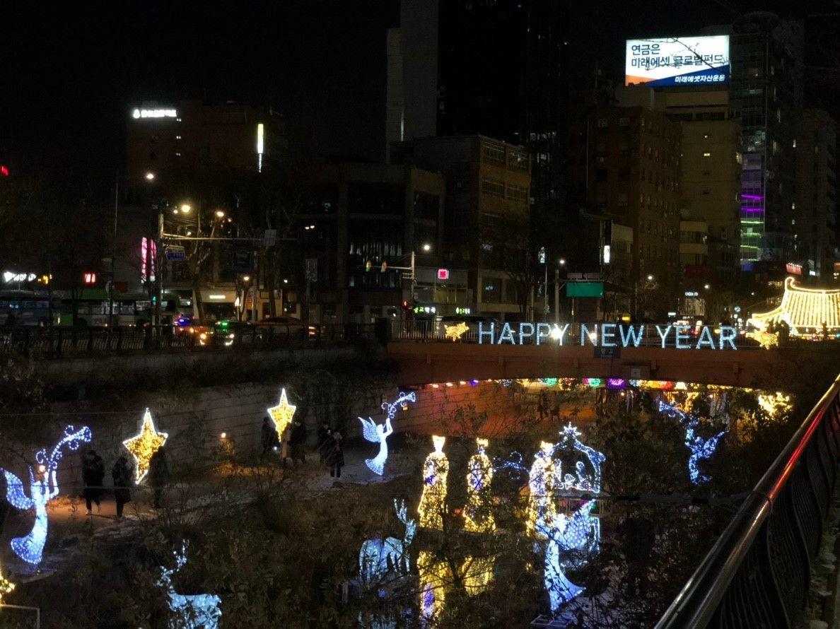 2025, christmas, lights, festival, beautiful, romantic, holiday, happy new year, 2025, lanterns, angels, heart, stream, cheonggyecheon, seoul, korea, jonggak